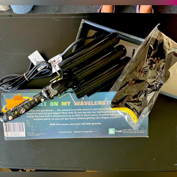 The Waver INH hair tool. Limited Edition Hello Kitty - Picture 2 of 3